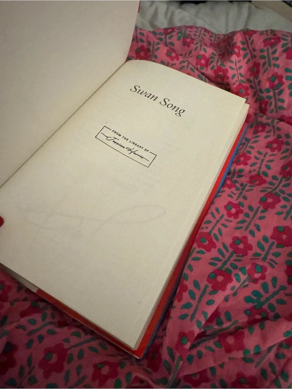 Autographed / Signed! Elin Hilderbrand Swan Song - Hardcover
